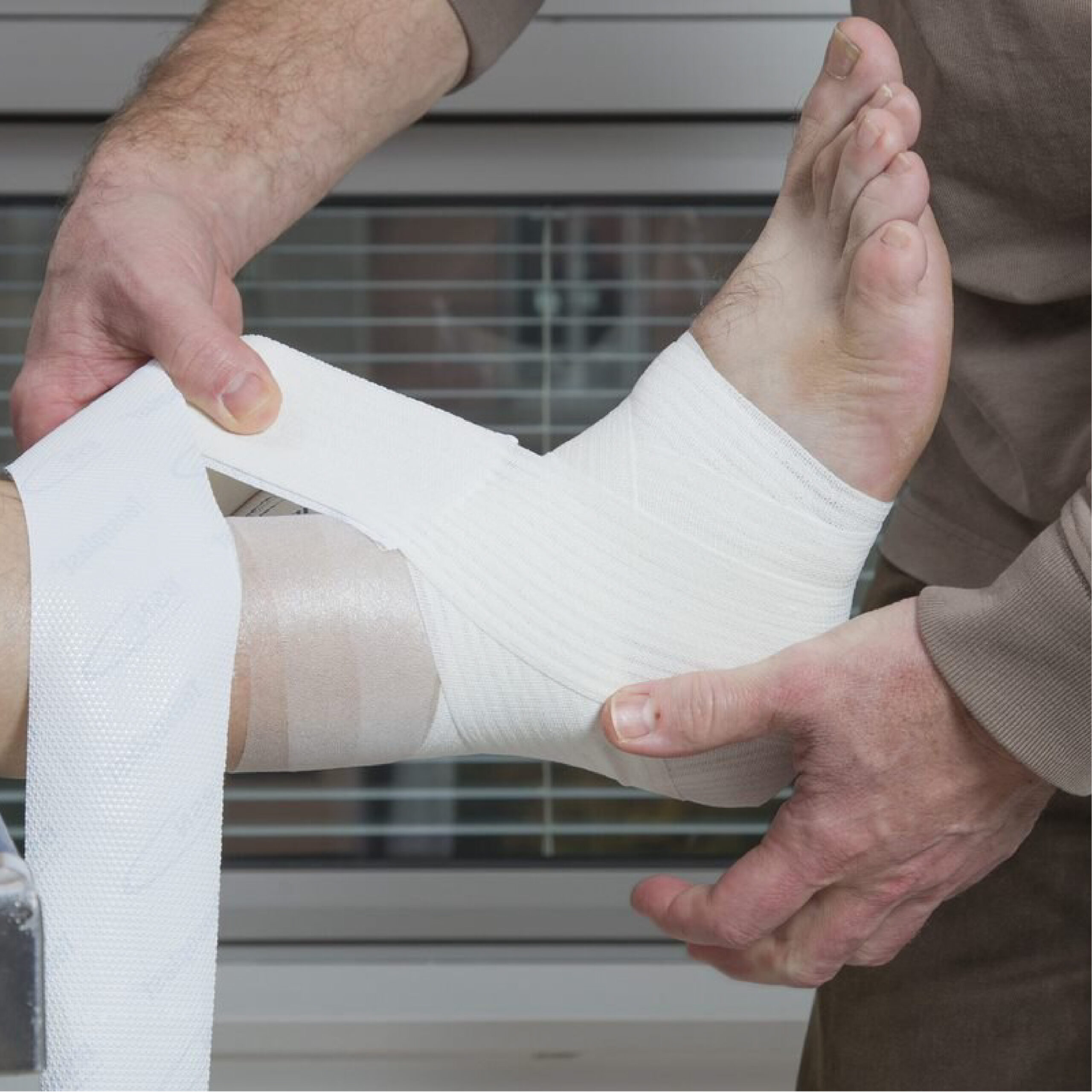 Tensoplast application sur la cheville