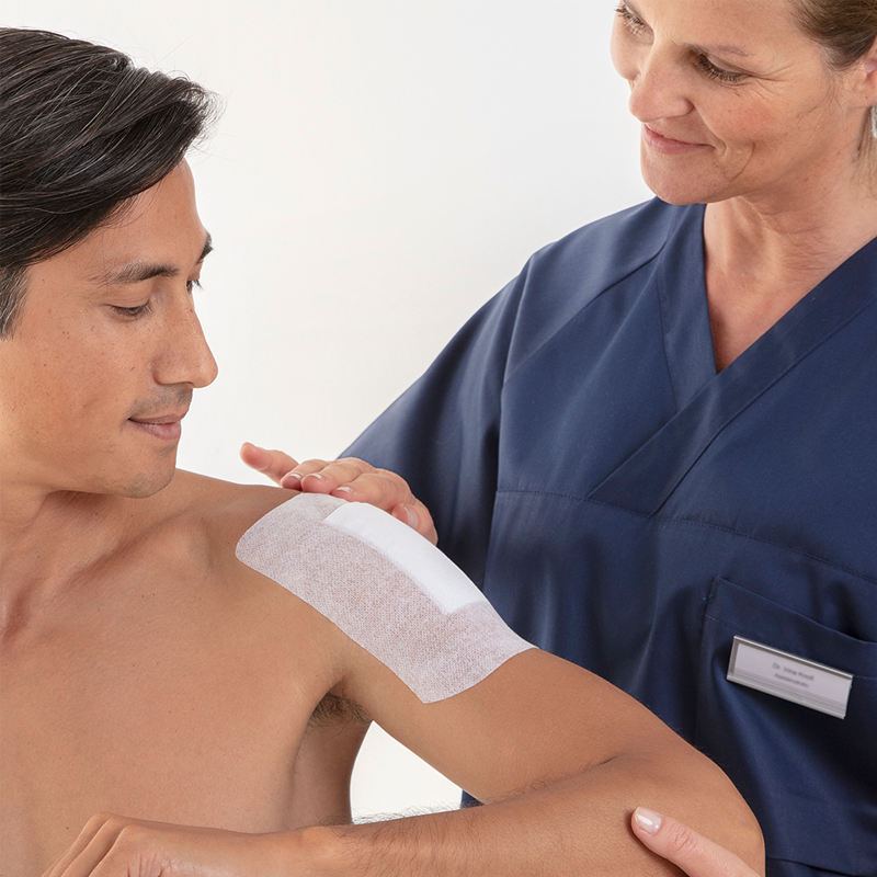 Hypafix Leukoplast application sur le bras