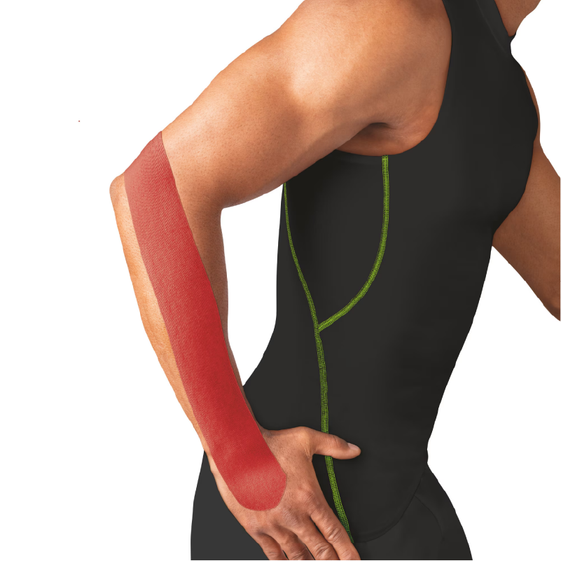 Leukotape K rouge application sur l'avant bras